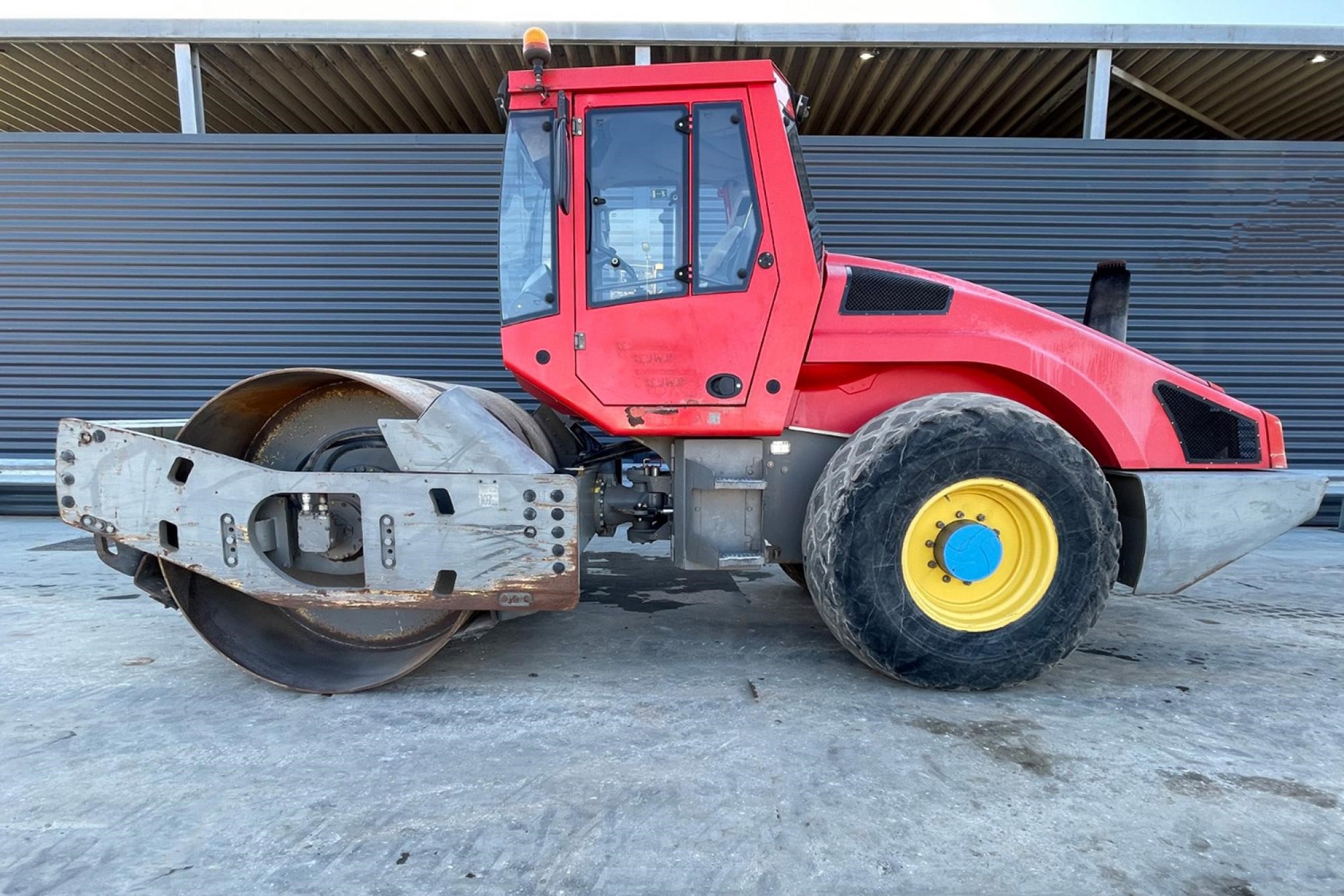 Xe lu Bomag BW211D-4